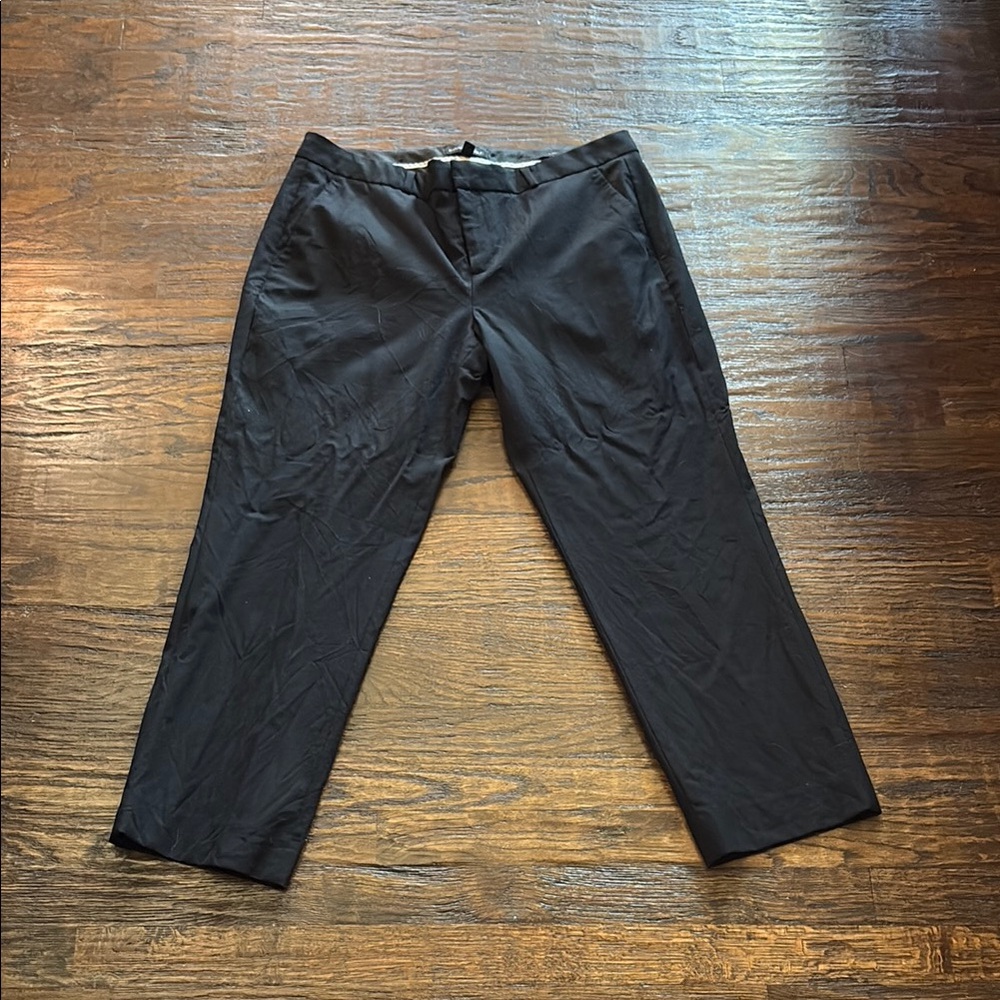 Banana Republic Avery Women’s Black Cropped Dress Pants
12
